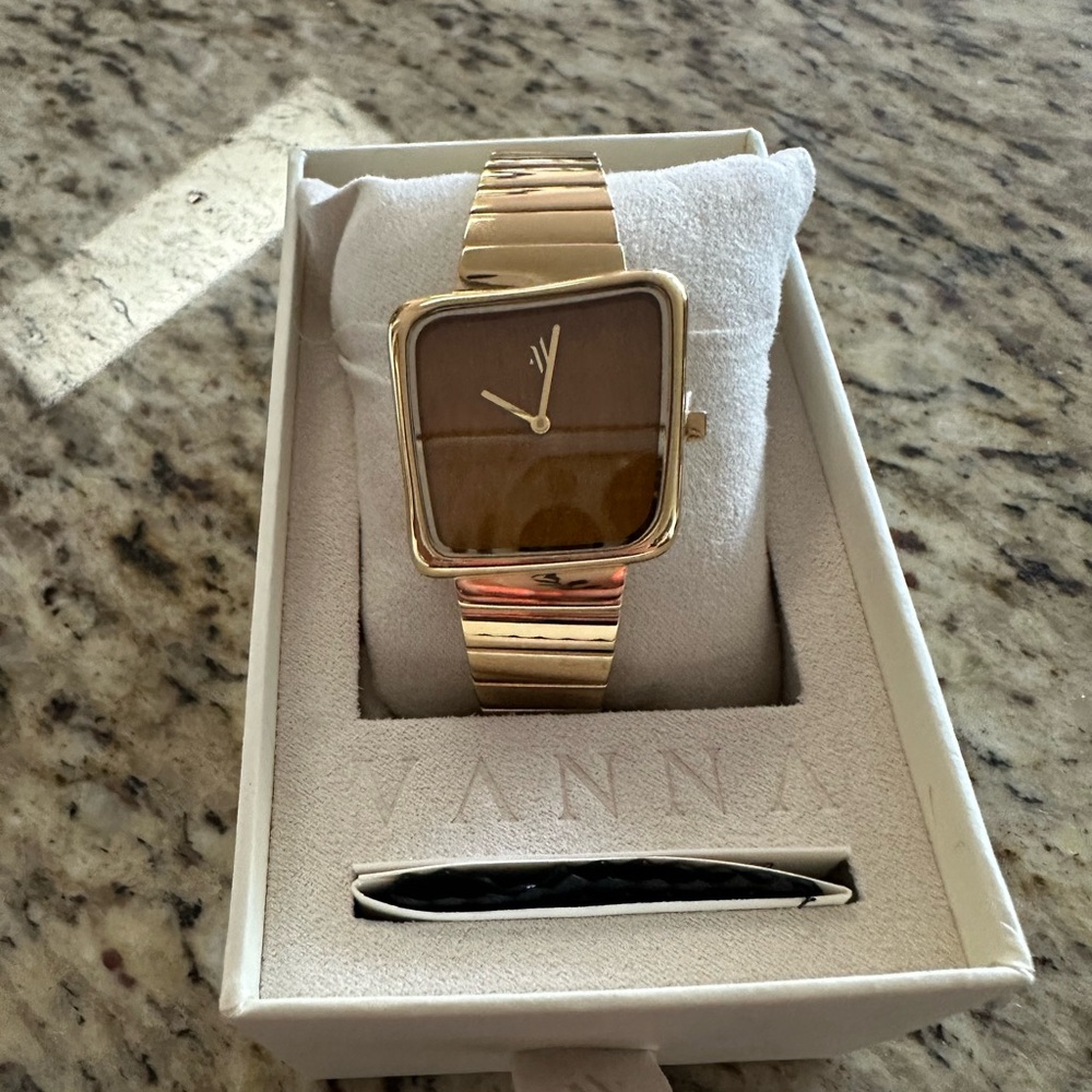 Vanna Nebula Tigers Eye Gold Watch